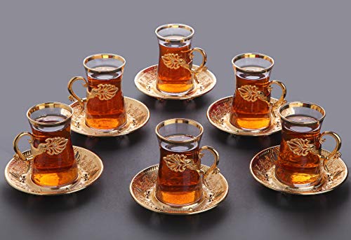 LaModaHome Juego de 6 vasos de té árabe turco para amantes del té de la tarde con soportes y platillos de color dorado, juego de regalo y té